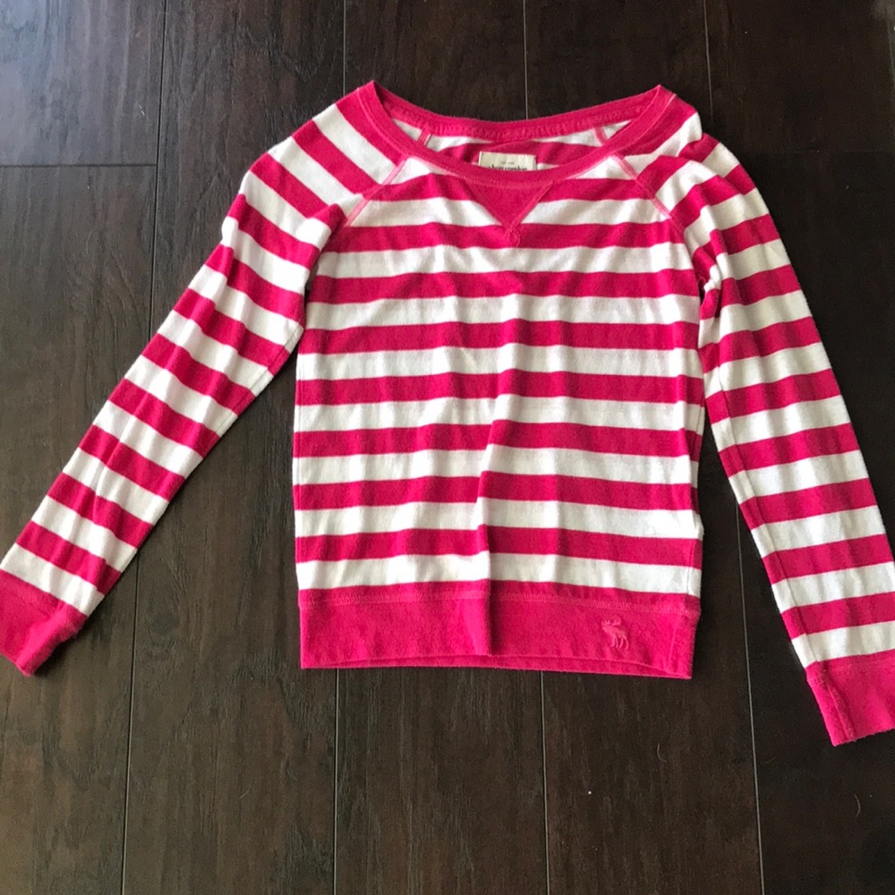 A nice long sleeve tee-shirt.